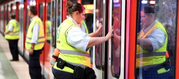Hessen: Beamte fahren hier bald kostenlos Bus und Bahn | STERN.de - stern.de Hessen: Beamte fahren hier bald kostenlos Bus und Bahn | STERN.de - stern.de
