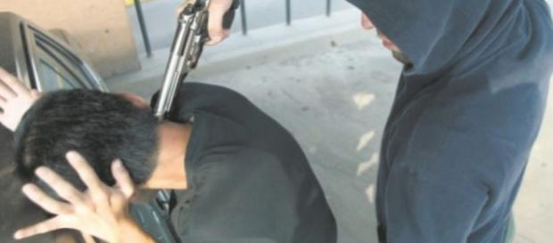 La policía paquistaní rescata a 24 personas de la banda de tráfico de órganos. La policía paquistaní rescata a 24 personas de la banda de tráfico de órganos.