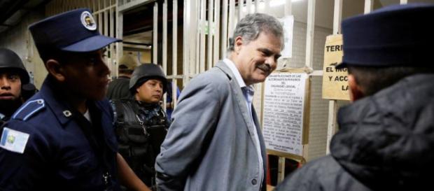 Presidente de Oxfam es detenido en redada anticorrupción Presidente de Oxfam es detenido en redada anticorrupción