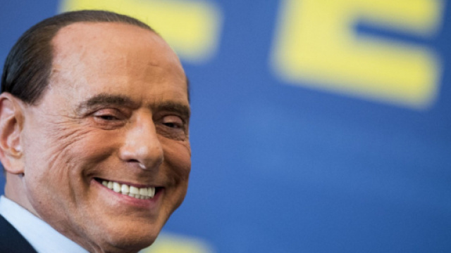 L'immagine di un sorridente Silvio Berlusconi