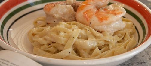 Shrimp Fettuccine Alfredo recipe. [image source: John Sullivan: Wikimedia Commons]