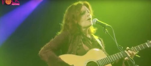 Roseanne Cash joins contingent of country stars in calling for action after Parkland, FL shooting. ImageCap Shrewsbury Folk Festival/YT