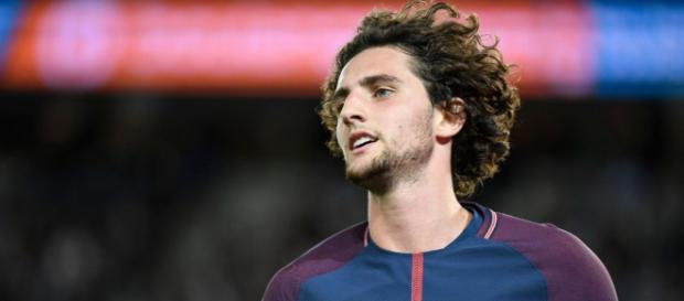 Adrien Rabiot, un footballeur important du Paris Saint-Germain ! Adrien Rabiot, un footballeur important du Paris Saint-Germain !