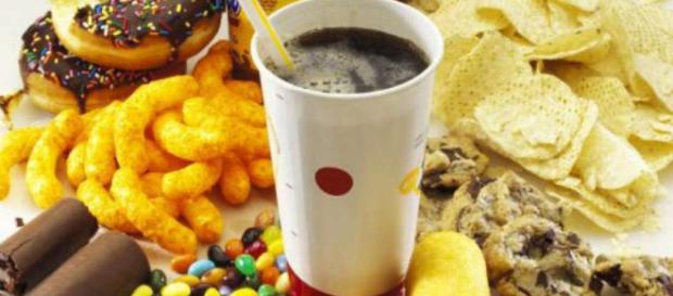 Clasificaron alimentos como pasteles, nuggets de pollo y pan producido en masa como "ultra procesados". Clasificaron alimentos como pasteles, nuggets de pollo y pan producido en masa como "ultra procesados".