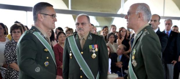 General Sérgio Etchegoyeng, no centro da foto, é chamado de traidor pelos militares General Sérgio Etchegoyeng, no centro da foto, é chamado de traidor pelos militares