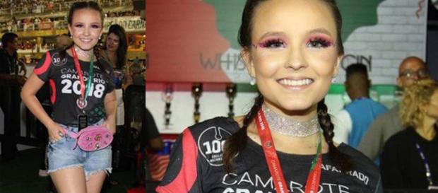 Larissa fez questão de ostentar seu novo acessório Larissa fez questão de ostentar seu novo acessório