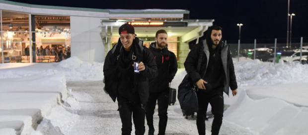 Ozil, Mustafi y Kolasinac llegando a Suecia Ozil, Mustafi y Kolasinac llegando a Suecia