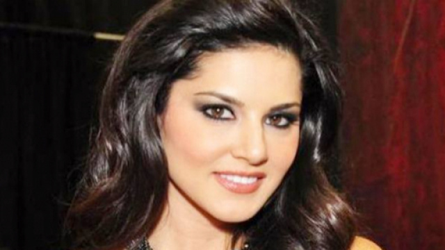 Sunny Leone, attrice canadese di origine indiana, si trasforma in 'protettrice dell'agricoltura'