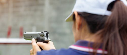 Bufera su una scuola di Vicenza: tra le attività didattiche per gli alunni minorenni la pratica del tiro a segno al poligono