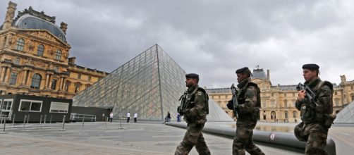 In Francia c'è un numero verde per segnalare i sospetti jihadisti ai militari