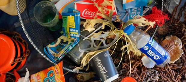 Botellas de plástico son una amenaza para el océano. Botellas de plástico son una amenaza para el océano.
