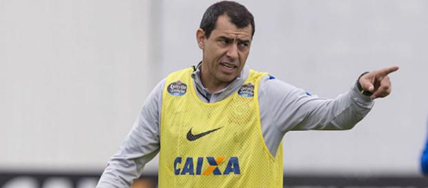 El entrenador no empezó con el pie derecho este año El entrenador no empezó con el pie derecho este año