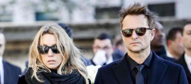 Johnny Hallyday a estimé dans son dernier testament avoir déjà légué des biens à ses deux premiers enfants Laura et David. Johnny Hallyday a estimé dans son dernier testament avoir déjà légué des biens à ses deux premiers enfants Laura et David.