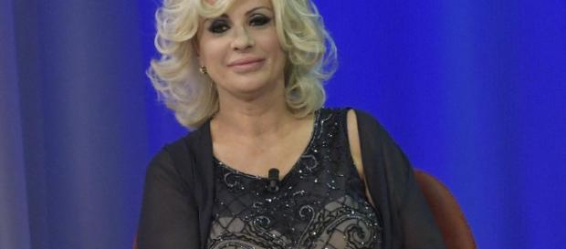 Uomini e Donne: Tina Cipollari sul trono Uomini e Donne: Tina Cipollari sul trono