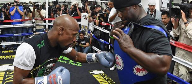 Will Floyd Mayweather come out of retirement for an MMA match? / Photo via Fahad Amin, Flickr CC Will Floyd Mayweather come out of retirement for an MMA match? / Photo via Fahad Amin, Flickr CC