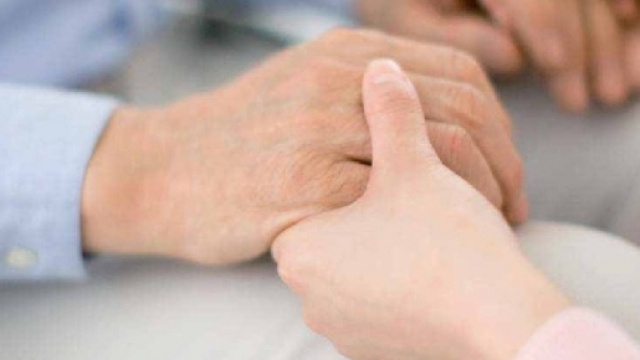 Busta paga colf e badanti 2017: crescono le retribuzioni ... - investireoggi.it