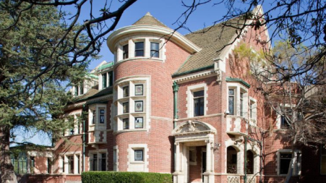 Tour the American Horror Story House in L.A | HGTV - hgtv.com