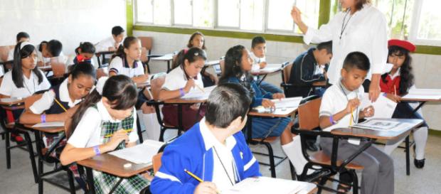 Cómo re-imaginar la educación desde la escuela? Cómo re-imaginar la educación desde la escuela?