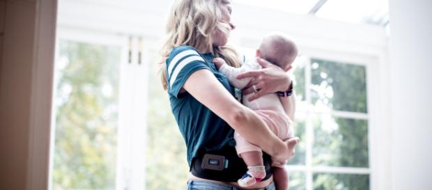 Why can we not learn to embrace and accept the postpartum body? - image slendertone.com Why can we not learn to embrace and accept the postpartum body? - image slendertone.com