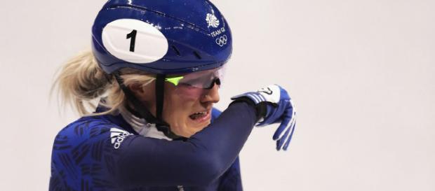 La Patinadora de 27 años colisionó con la china Li Jinyu en la última vuelta al intentar terminar entre las dos mejores La Patinadora de 27 años colisionó con la china Li Jinyu en la última vuelta al intentar terminar entre las dos mejores