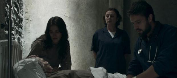 Renato admite para Clara que matou Beatriz em O Outro Lado do Paraíso (Foto: TV Globo) Renato admite para Clara que matou Beatriz em O Outro Lado do Paraíso (Foto: TV Globo)