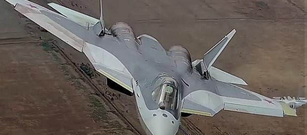 Samoloty typu Su-57, znane przedtem jako PAK FA i T 50 (screenshot) Samoloty typu Su-57, znane przedtem jako PAK FA i T 50 (screenshot)