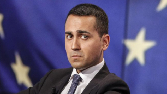Luigi Di Maio a 360 gradi nel corso di un appuntamento elettorale a Genova
