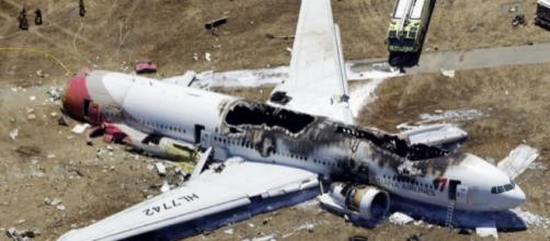 Crashed plane (Image via Alexander Novarro/Wikimedia.org)
