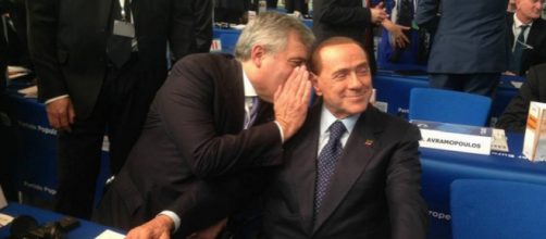 Antonio Tajani con Silvio Berlusconi al parlamento di Strasburgo