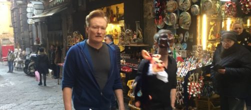 Conan O'Brien a Napoli sul set di Un posto al sole