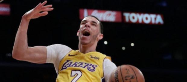 A pesar de ser una futura promesa para los Lakers, Lonzo podría quedar fuera A pesar de ser una futura promesa para los Lakers, Lonzo podría quedar fuera