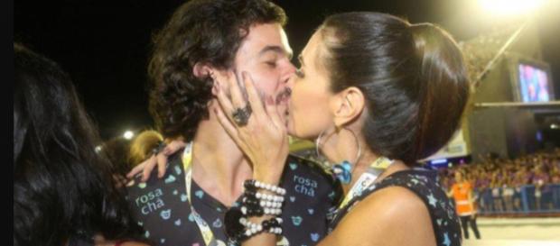 Fátima Bernardes é flagrada aos beijos com namorado na frente das filhas Fátima Bernardes é flagrada aos beijos com namorado na frente das filhas