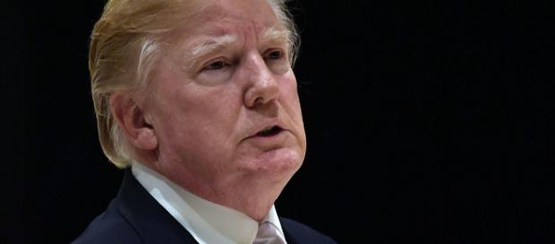 Trump sorgt erneut für Schlagzeilen. Diesmal in Verbindung mit dem Atomkoffer Trump sorgt erneut für Schlagzeilen. Diesmal in Verbindung mit dem Atomkoffer
