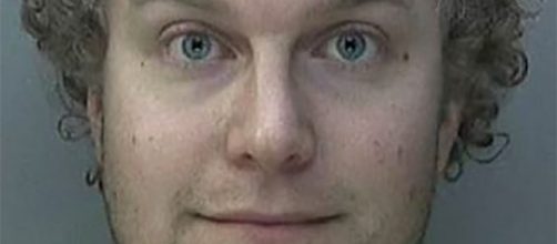 Matthew Falder, condannato in Inghilterra a 32 anni per pedofilia