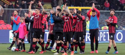 Nella foto, della Lega B, i calciatori del Foggia Calcio esultano dopo la vittoria per 3-0 contro il Carpi