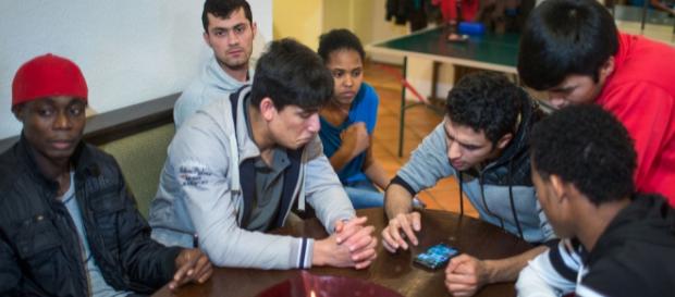 Allein in der Fremde : Was erwartet junge Flüchtlinge? | punkt ... - br.de Allein in der Fremde : Was erwartet junge Flüchtlinge? | punkt ... - br.de