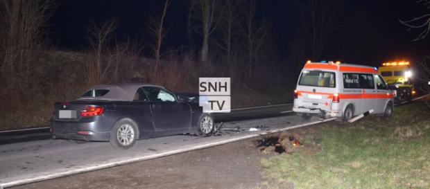 Der BMW fuhr ungebremst in den haltenden Krankenwagen. Foto: SinsheimTV/Buchner Der BMW fuhr ungebremst in den haltenden Krankenwagen. Foto: SinsheimTV/Buchner