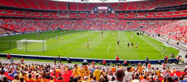 Estadio de Wembley, es un estadio de fútbol que está ubicado en la ciudad de Londres, Inglaterra. Estadio de Wembley, es un estadio de fútbol que está ubicado en la ciudad de Londres, Inglaterra.