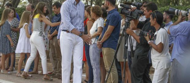 Felipe VI preocupado por las relaciones de su madre Felipe VI preocupado por las relaciones de su madre