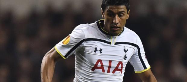 Paulinho fue firmado en 2013 por orden de André Villas-Boas Paulinho fue firmado en 2013 por orden de André Villas-Boas