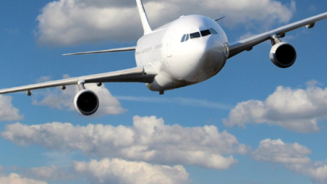 Rissa a bordo di un aereo in volo: ecco perch&eacute;