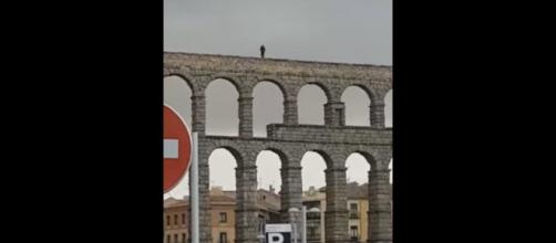 Intento de suicidio en el Acueducto de Segovia