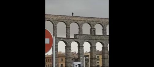 Intento de suicidio en el Acueducto de Segovia