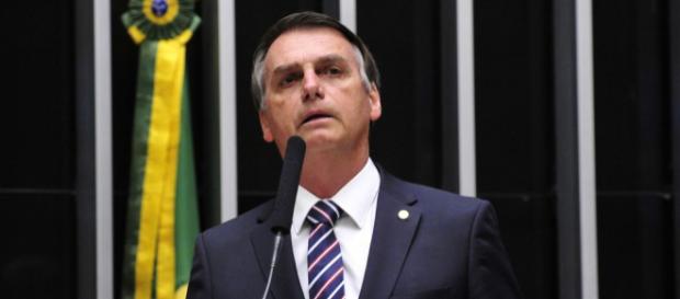Bolsonaro vai bem na espontânea Bolsonaro vai bem na espontânea