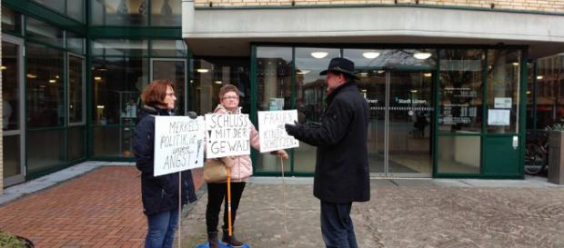 Die friedliche Demo in Lünen der zwei Frauen Die friedliche Demo in Lünen der zwei Frauen