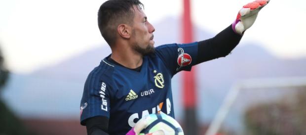 Diego Alves deve voltar a jogar pelo Flamengo em breve Diego Alves deve voltar a jogar pelo Flamengo em breve