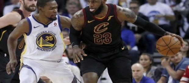 Kevin Durant reacciona al informe de que LeBron podría unirse a los Warriors - http://bleacherreport.com Kevin Durant reacciona al informe de que LeBron podría unirse a los Warriors - http://bleacherreport.com