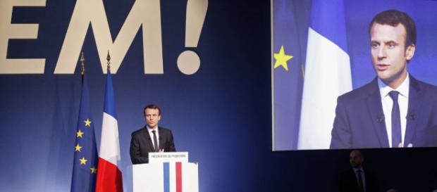 Le Président Macron en marche pour la réforme de l'Etat Le Président Macron en marche pour la réforme de l'Etat