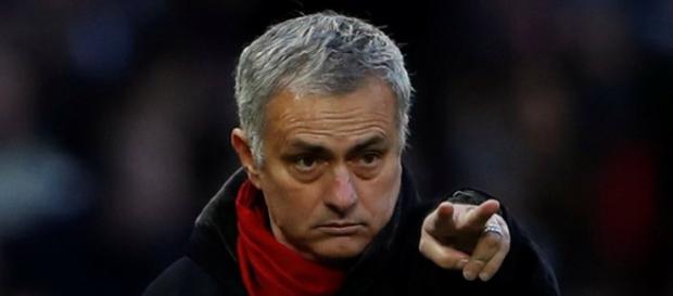 Mourinho busca reforzar la defensa. Mourinho busca reforzar la defensa.