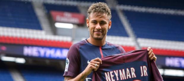 Neymar, com apenas 25 anos, já conquistou números expressivos na carreira Neymar, com apenas 25 anos, já conquistou números expressivos na carreira